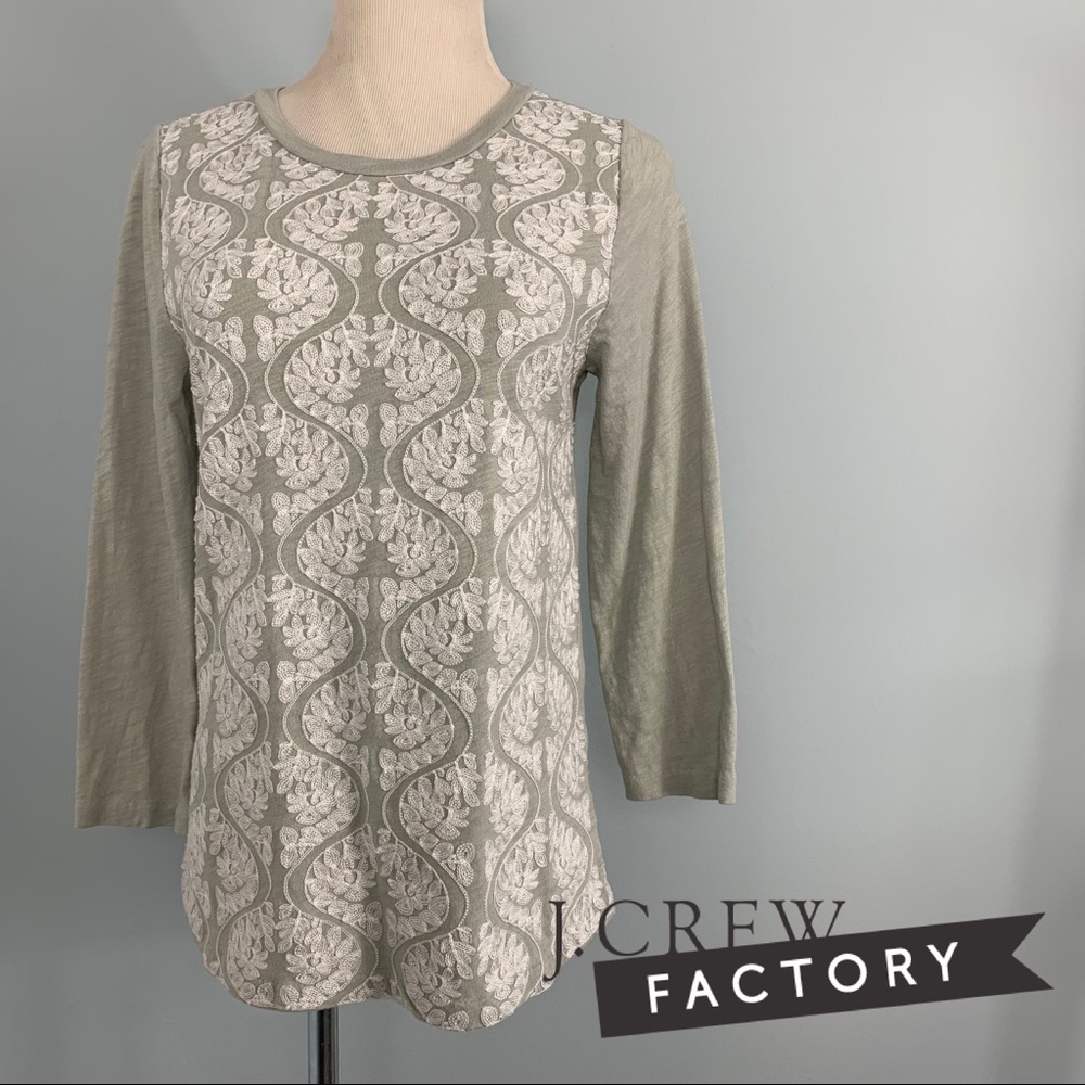 J. Crew Factory sz M gray embroidered tee